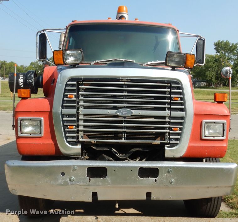 image for item LS9003 1989 Ford LNT8000  dump truck