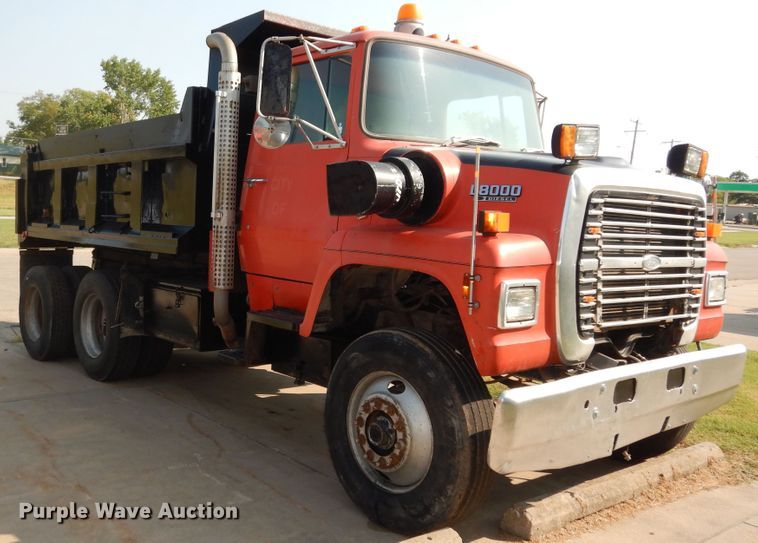 image for item LS9003 1989 Ford LNT8000  dump truck