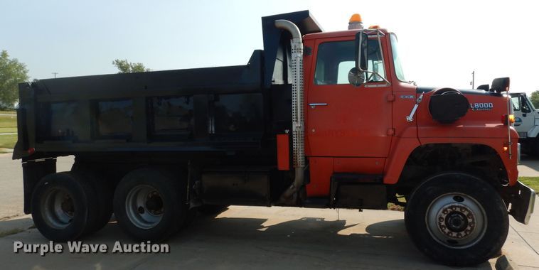 image for item LS9003 1989 Ford LNT8000  dump truck