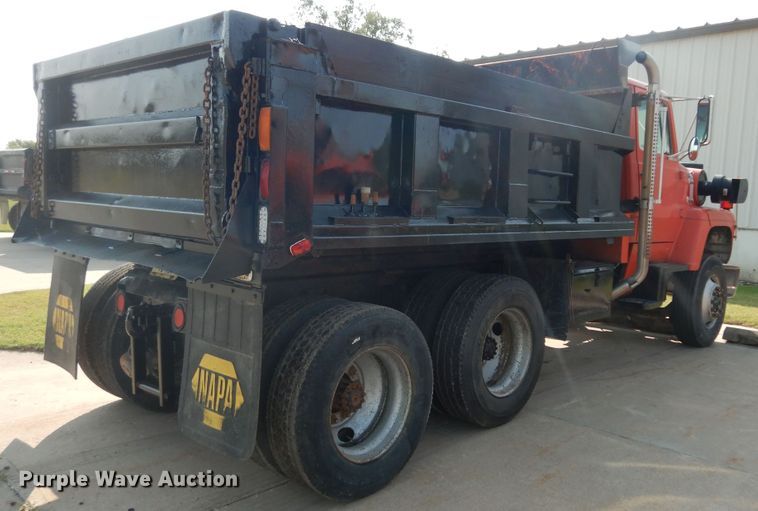 image for item LS9003 1989 Ford LNT8000  dump truck