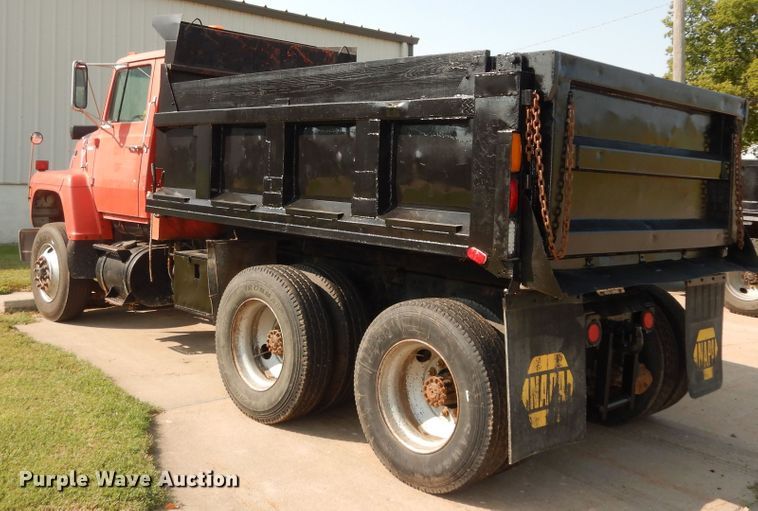 image for item LS9003 1989 Ford LNT8000  dump truck