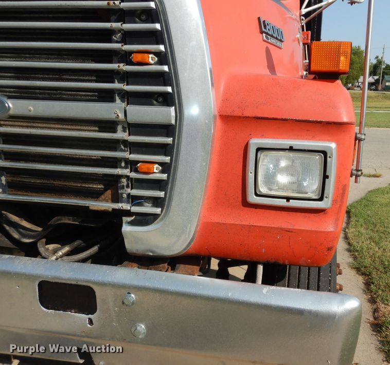 image for item LS9003 1989 Ford LNT8000  dump truck