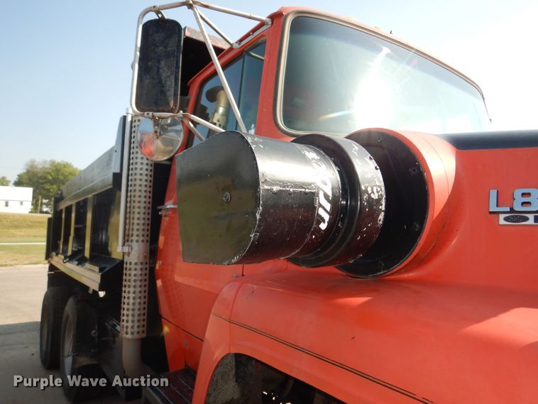 image for item LS9003 1989 Ford LNT8000  dump truck