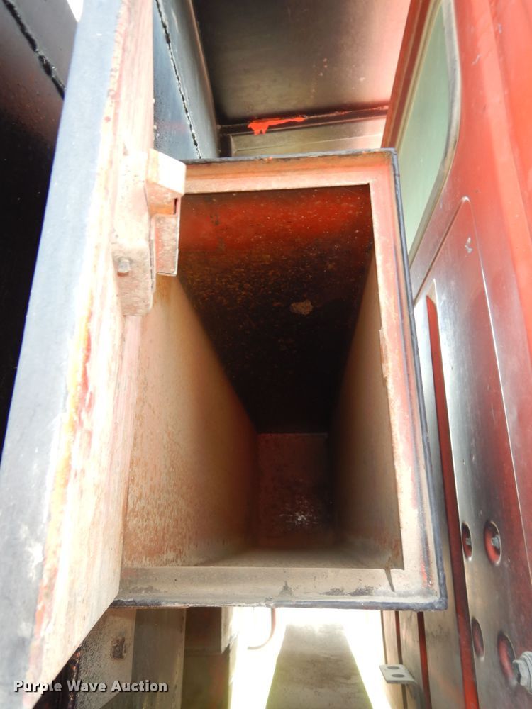 image for item LS9003 1989 Ford LNT8000  dump truck