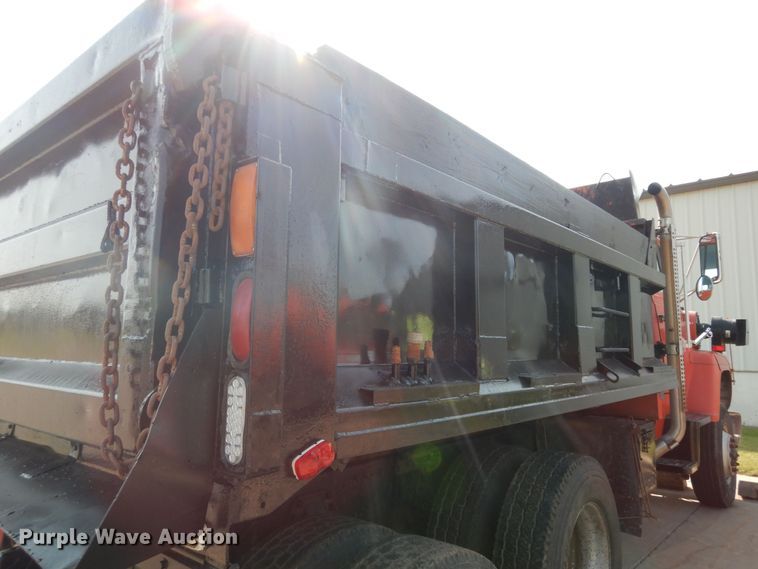 image for item LS9003 1989 Ford LNT8000  dump truck