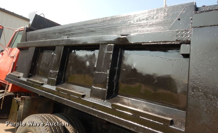 image for item LS9003 1989 Ford LNT8000  dump truck