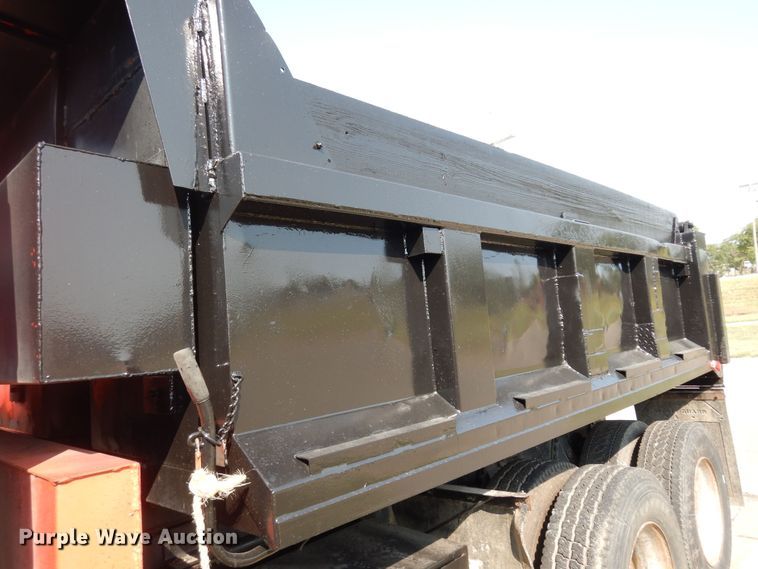 image for item LS9003 1989 Ford LNT8000  dump truck