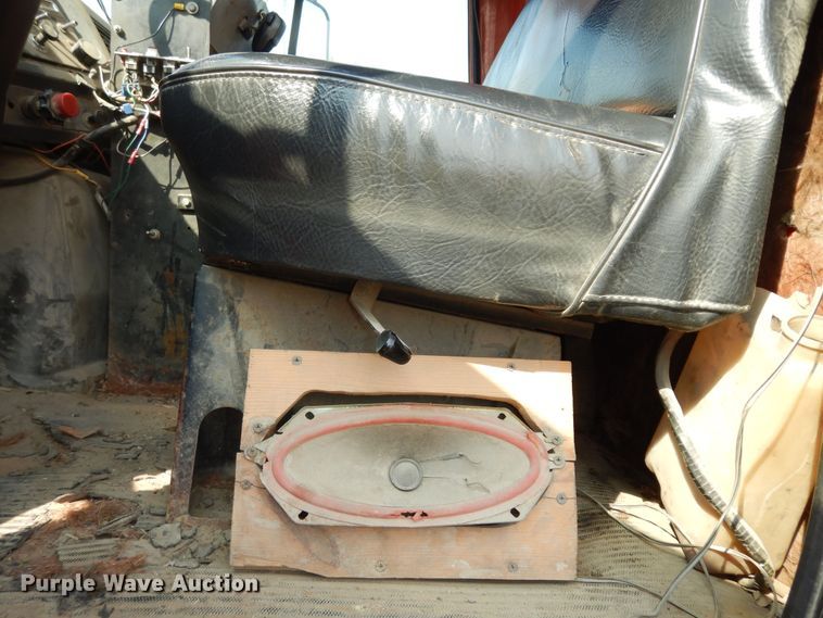 image for item LS9003 1989 Ford LNT8000  dump truck