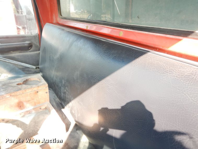 image for item LS9003 1989 Ford LNT8000  dump truck