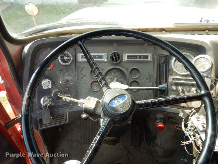 image for item LS9003 1989 Ford LNT8000  dump truck