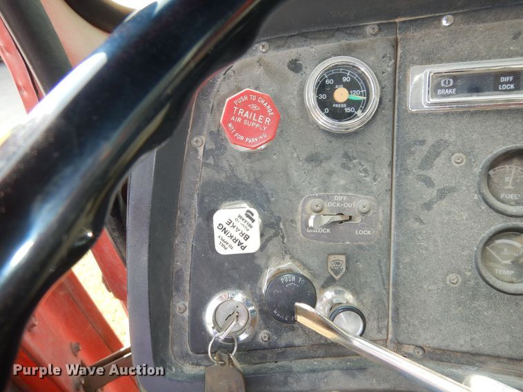 image for item LS9003 1989 Ford LNT8000  dump truck