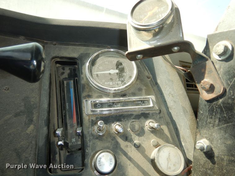 image for item LS9003 1989 Ford LNT8000  dump truck