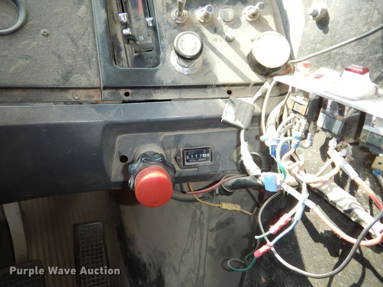 image for item LS9003 1989 Ford LNT8000  dump truck