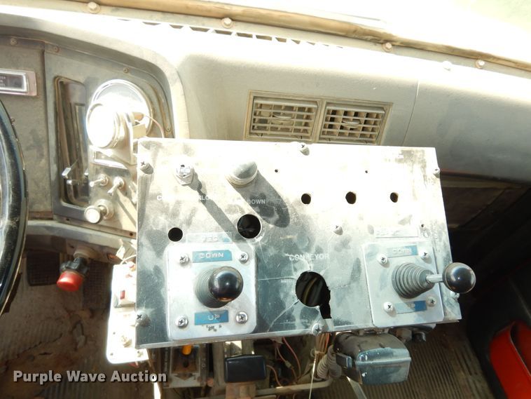 image for item LS9003 1989 Ford LNT8000  dump truck