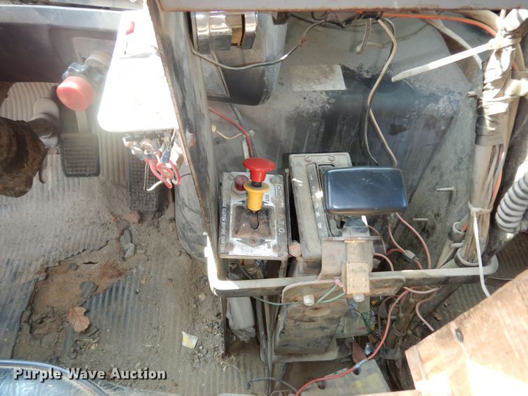 image for item LS9003 1989 Ford LNT8000  dump truck