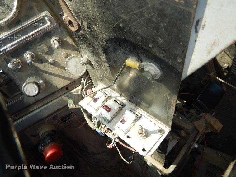 image for item LS9003 1989 Ford LNT8000  dump truck