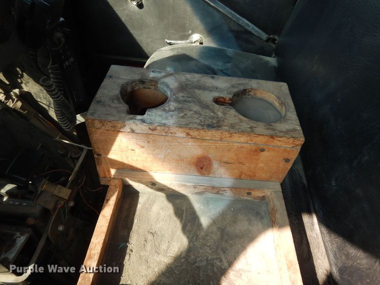 image for item LS9003 1989 Ford LNT8000  dump truck