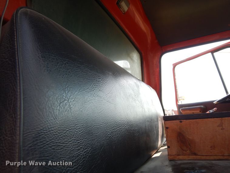 image for item LS9003 1989 Ford LNT8000  dump truck