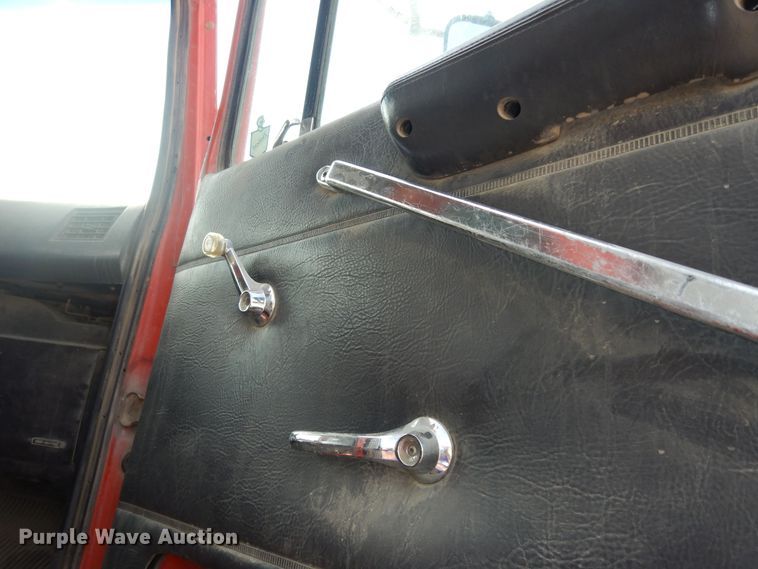 image for item LS9003 1989 Ford LNT8000  dump truck