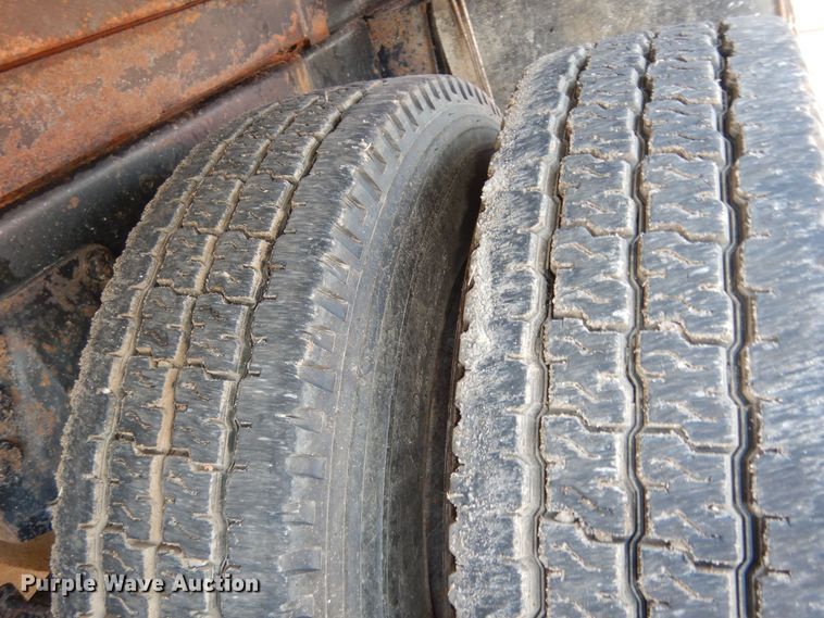 image for item LS9003 1989 Ford LNT8000  dump truck