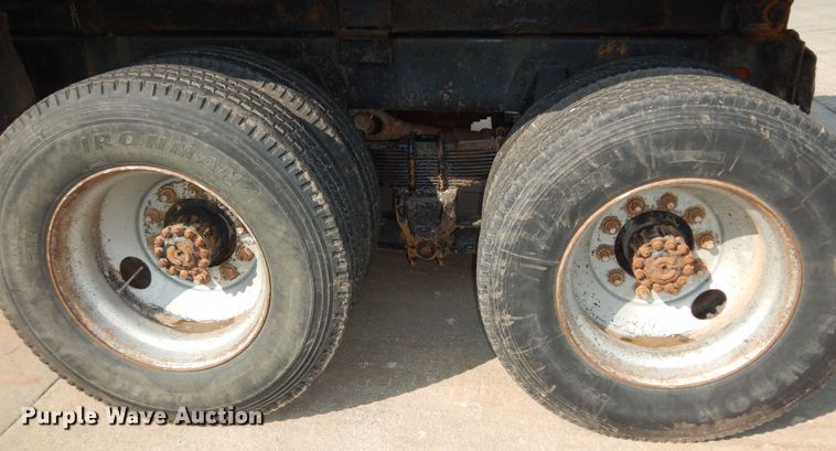 image for item LS9003 1989 Ford LNT8000  dump truck