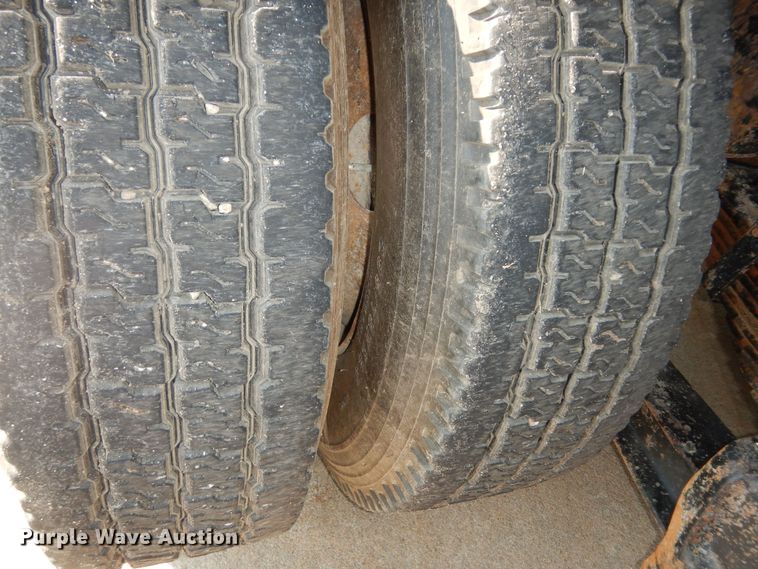 image for item LS9003 1989 Ford LNT8000  dump truck