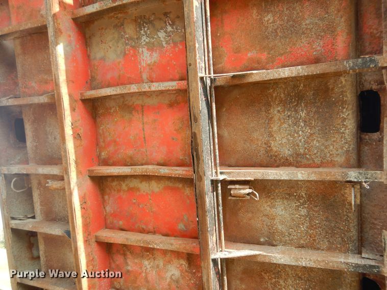 image for item LS9003 1989 Ford LNT8000  dump truck