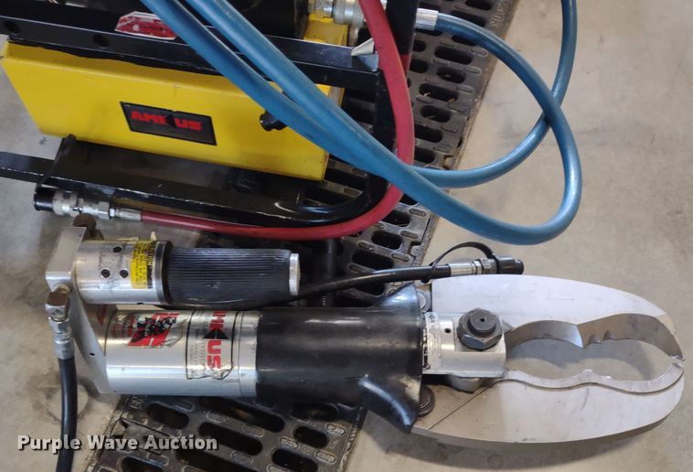 image for item LY9110 Amkus Rescue Systems  extraction equipment