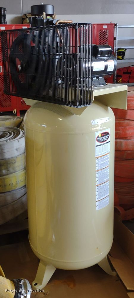 image for item LY9122 Ingersoll Rand TS4N5  air compressor