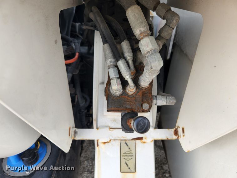 image for item MK9227 2011 Ford F750 Super Duty XL  forestry bucket truck