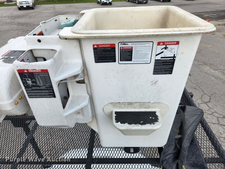 image for item MK9227 2011 Ford F750 Super Duty XL  forestry bucket truck