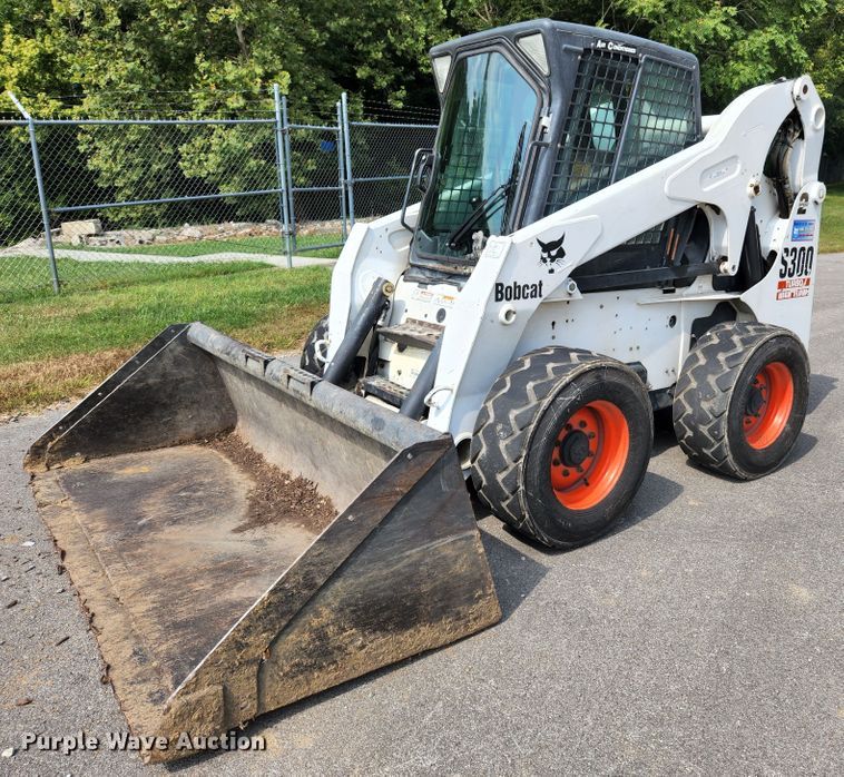 image for item MK9228 2005 Bobcat S300  skid steer loader
