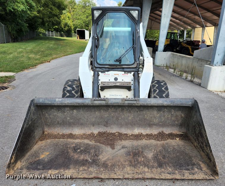 image for item MK9228 2005 Bobcat S300  skid steer loader