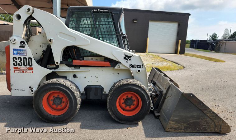 image for item MK9228 2005 Bobcat S300  skid steer loader