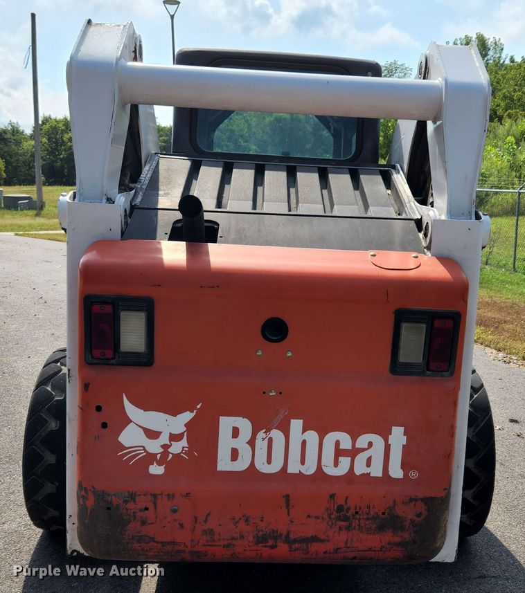 image for item MK9228 2005 Bobcat S300  skid steer loader