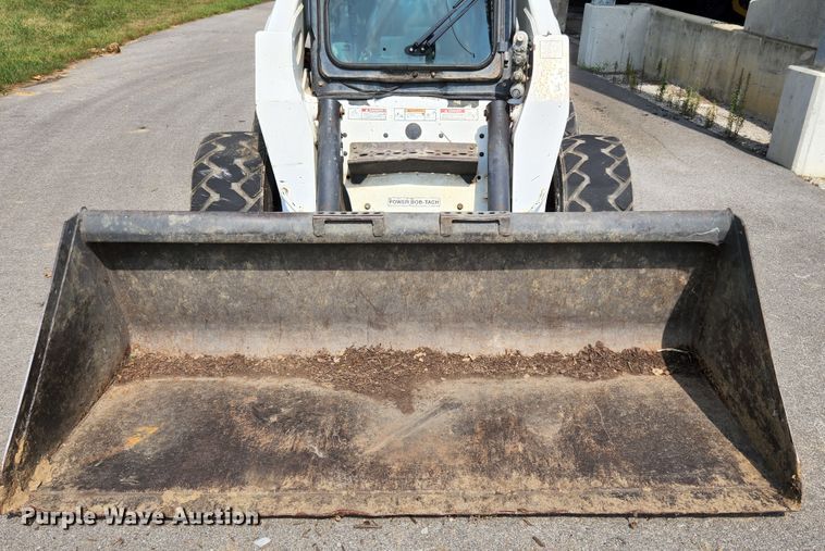 image for item MK9228 2005 Bobcat S300  skid steer loader