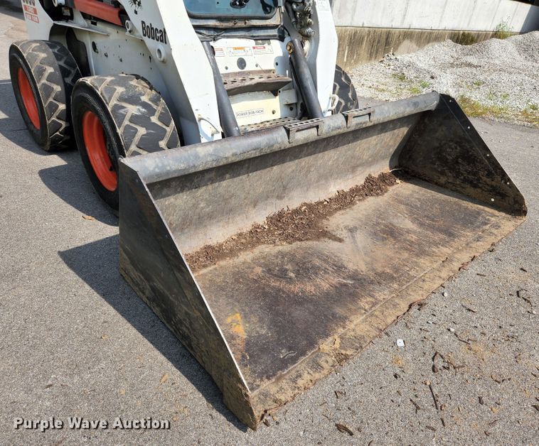 image for item MK9228 2005 Bobcat S300  skid steer loader