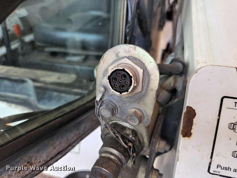 image for item MK9228 2005 Bobcat S300  skid steer loader