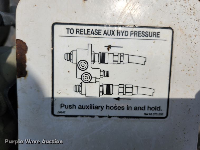 image for item MK9228 2005 Bobcat S300  skid steer loader