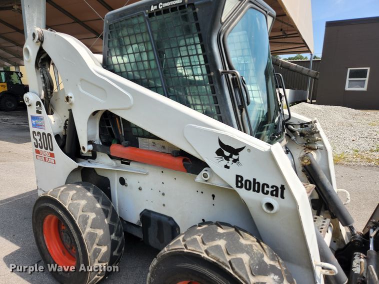 image for item MK9228 2005 Bobcat S300  skid steer loader