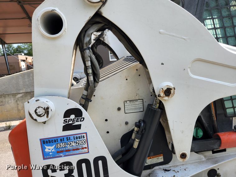 image for item MK9228 2005 Bobcat S300  skid steer loader