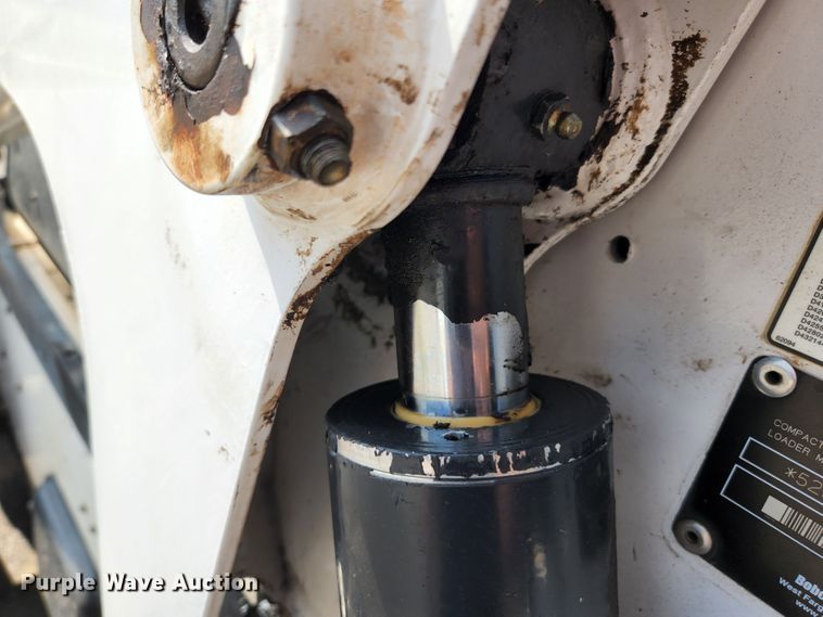 image for item MK9228 2005 Bobcat S300  skid steer loader