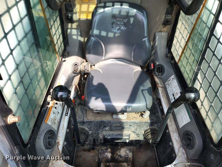 image for item MK9228 2005 Bobcat S300  skid steer loader