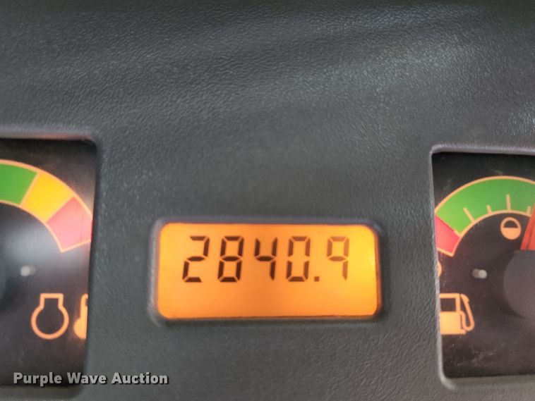 image for item MK9228 2005 Bobcat S300  skid steer loader