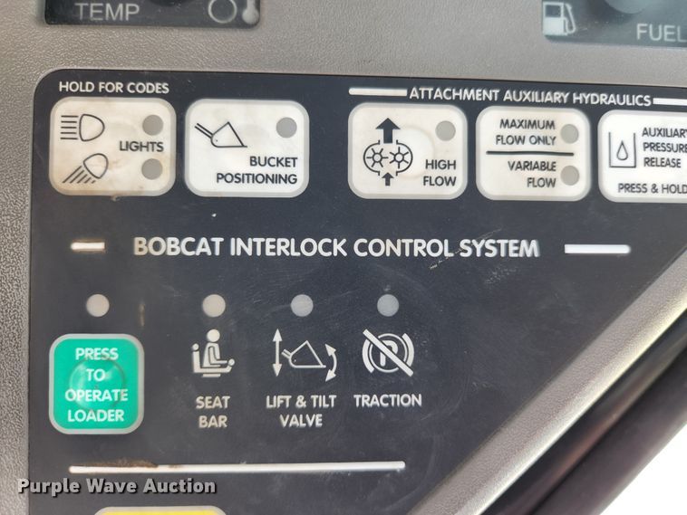 image for item MK9228 2005 Bobcat S300  skid steer loader