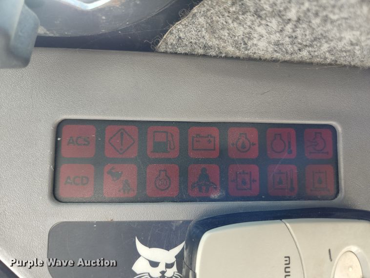 image for item MK9228 2005 Bobcat S300  skid steer loader