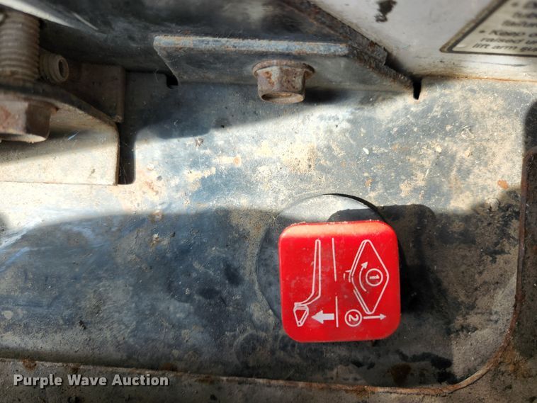 image for item MK9228 2005 Bobcat S300  skid steer loader