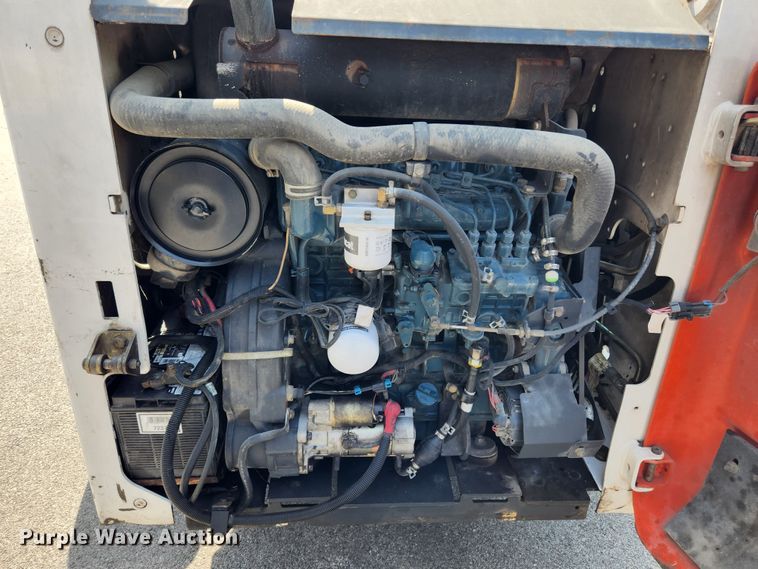 image for item MK9228 2005 Bobcat S300  skid steer loader