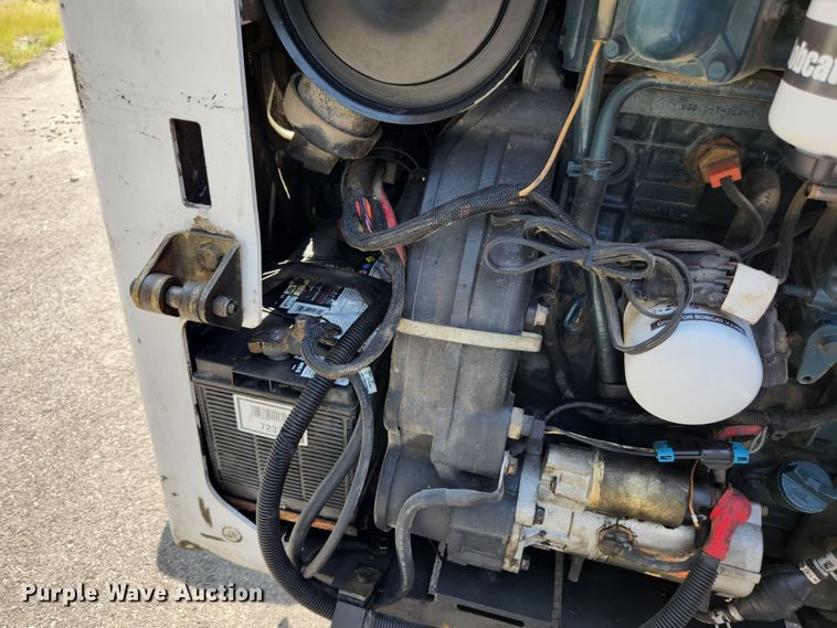 image for item MK9228 2005 Bobcat S300  skid steer loader