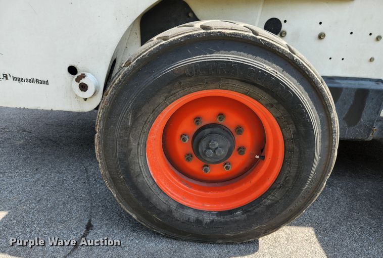 image for item MK9228 2005 Bobcat S300  skid steer loader